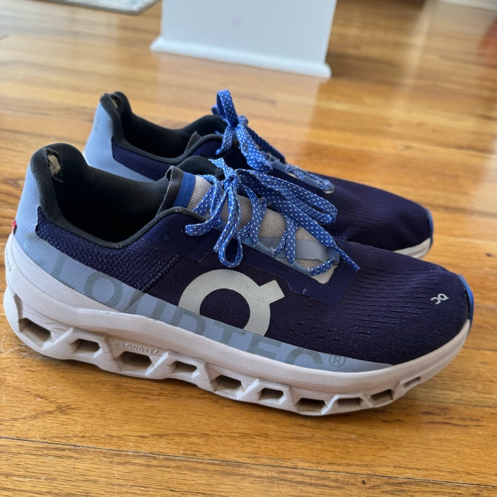 On Cloudmonster size 11 women’s in Acai | Lavender